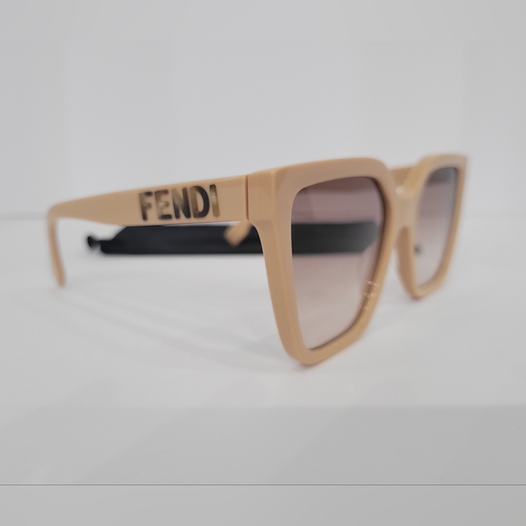 FENDI Sunglasses FE400861 - Picture 4 of 10